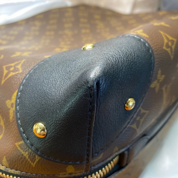 Louis Vuitton Reverse Monogram Triangle Softy Bag - Picture 10 of 16